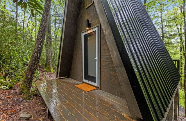 Creekside - Camping Cabin Retreat - RRG, KY