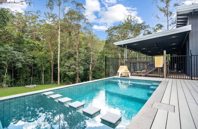 Creekside Cottage pet friendly w pool