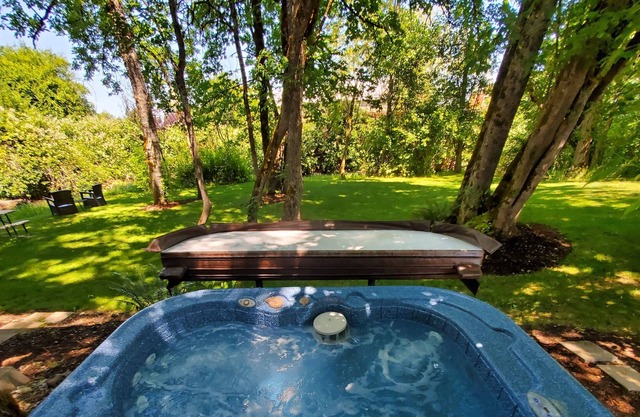 Creekside Escape-Close to UO*Hottub*Wineries*