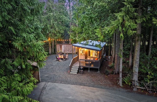 Creekside Escape a Cabin With Hot Tub
