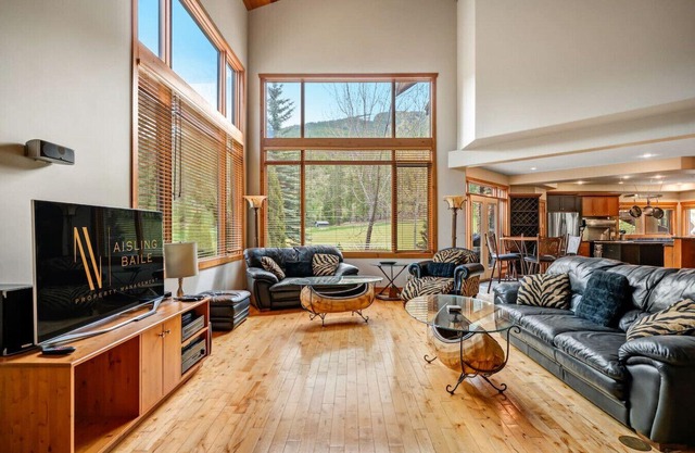 Creekside Lodge | Hot Tub | Ski-Out | Pool Table