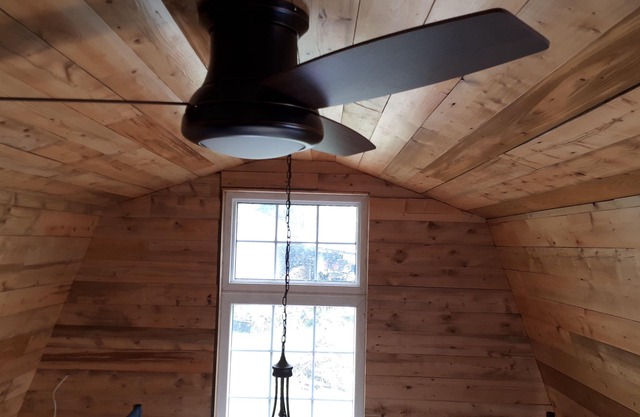 Creekside Retreat Treehouse In Cooksmills, 15 minutes from Niagara Falls