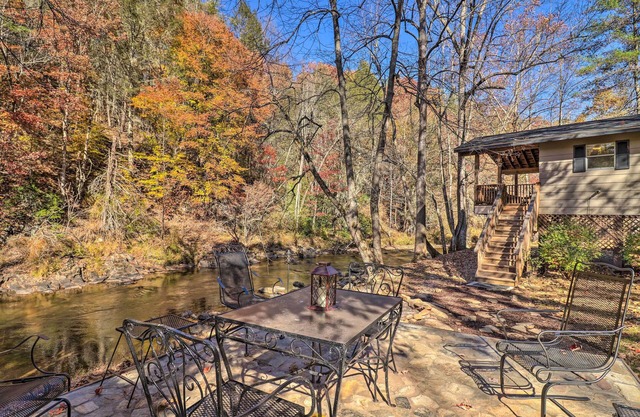 Creekside Retreat w/Deck, 18 Miles to Wolf Ridge