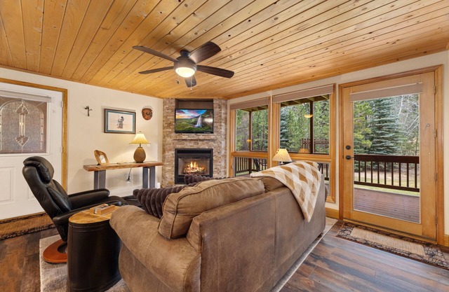 Creekside Suite 06 River View!