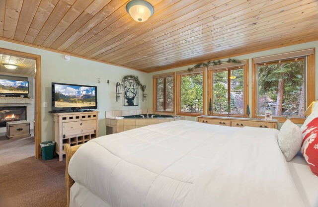 Creekside Suite 22 (NO HT)
