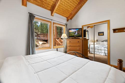 Creekside Suites 10 by Estes Park Condos