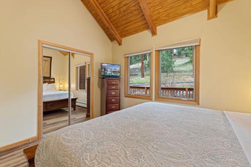 Creekside Suites 11 by Estes Park Condos