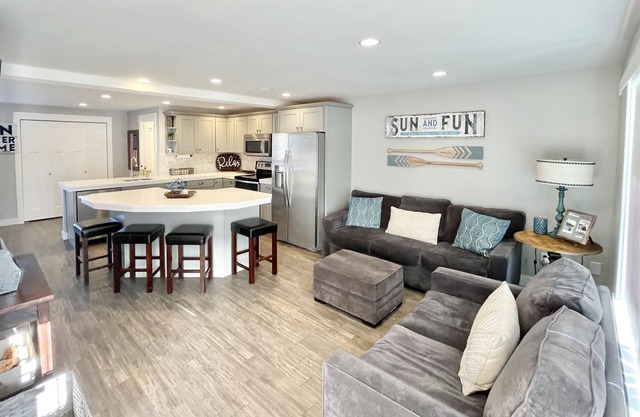 Crescent Bar Getaway-Pool/Beach/River, Gorge Concerts, Wineries, Sunshine & Ski!