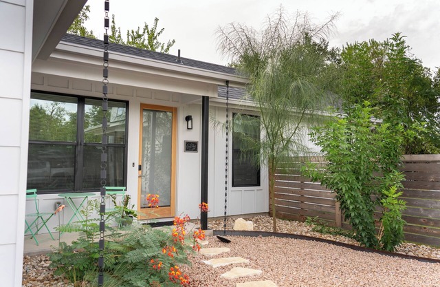 Crestview Casita: Relaxing base near city hotspots