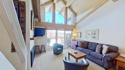 Crestwood 3310 Standard 1 Bedroom Plus Loft