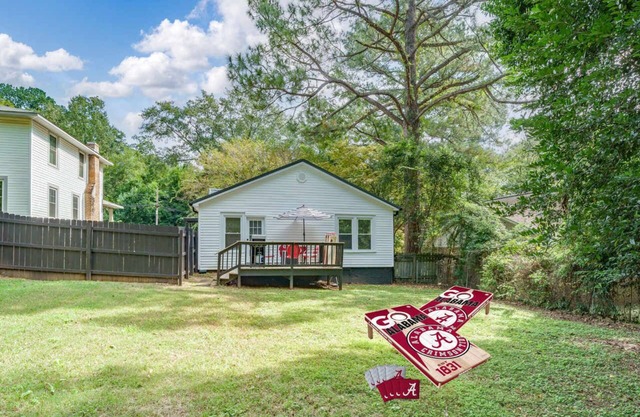 Crimson Tide Cottage- 2 King Beds- 2.5 miles to UA