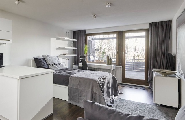 criston apartments - central living P