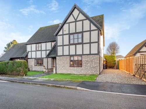 Cromwell House - Uk42450