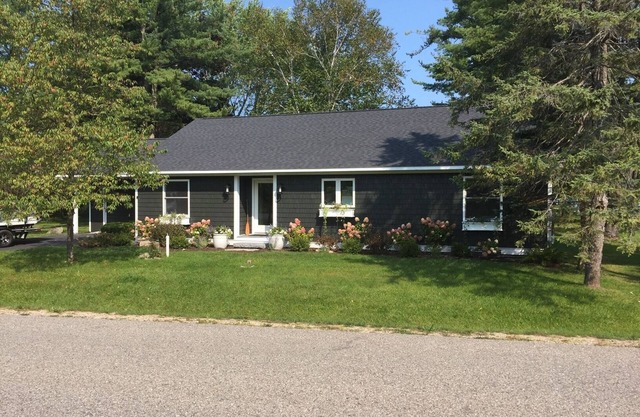 Crooked Lake Cottage - NEWLY RENOVATED - Great Sunsets & Boaters Paradise Await!
