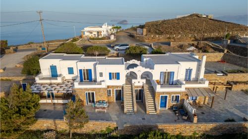 Crown Luxurious Residences, Kythnos