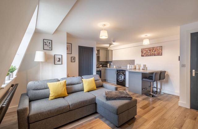 Crown Street Apartments - 7D, Town Centre