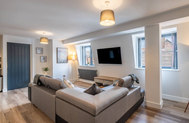 Crown Street Apartments - 7C, Town Centre