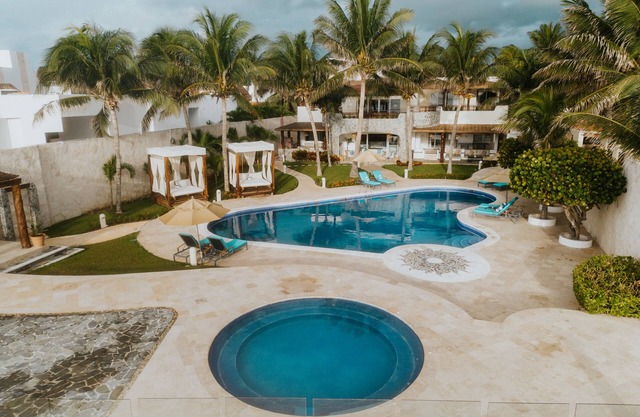 Crown Villa - Luxury Beachfront 8 bedroom property