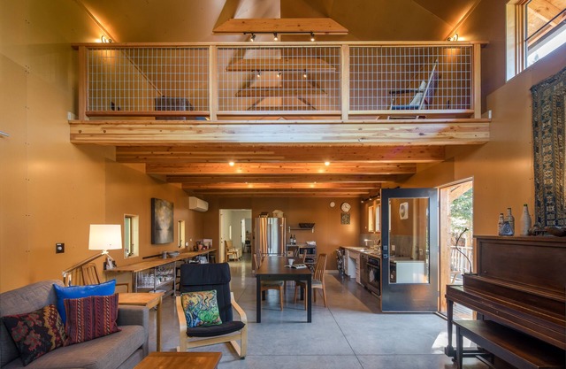 Crows Nest by AvantStay | Accessible Home w/Views
