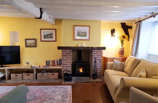 Cruck Cottage - Gorgeous 300 Year Old Cottage Mins from North Yorkshire Moors, Steam Trains and Picturesque Pickering
