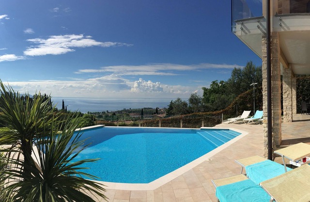 Cryss Pool - beautiful apartment with lake view and swimming pool