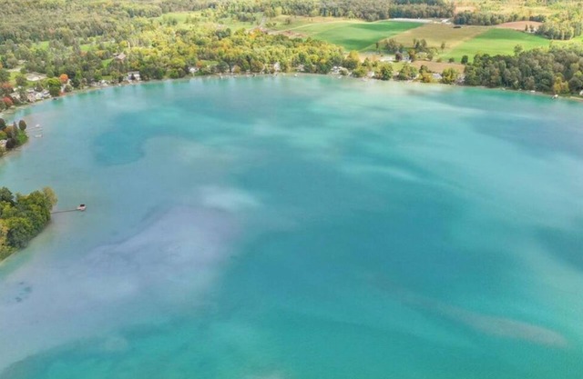 Crystal Blue Oasis-Lakefront,Family & Pet Friendly