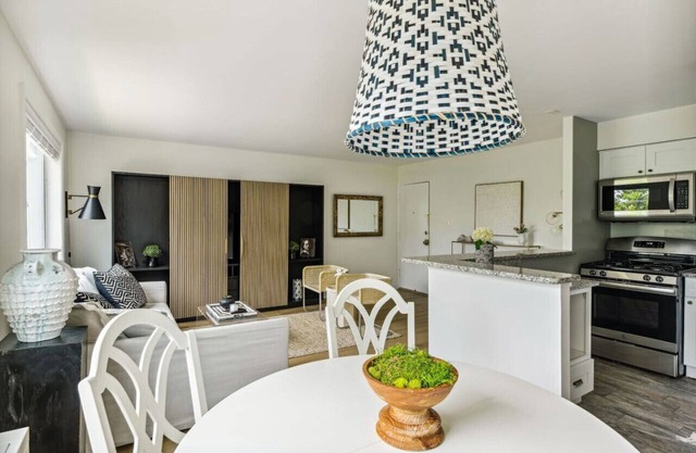 Crystal City Boutique Flats 2BR/Free Parking