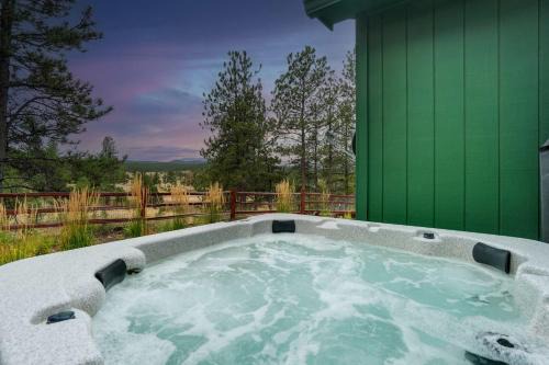 Crystal Retreat Cabin - Hot Tub BBQ Eco Escape