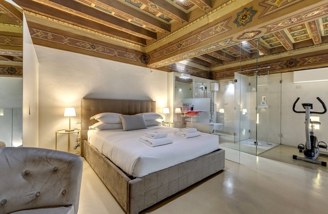 Crystal Suite Wonderful apartment in the elegant square of Santa Maria Novella