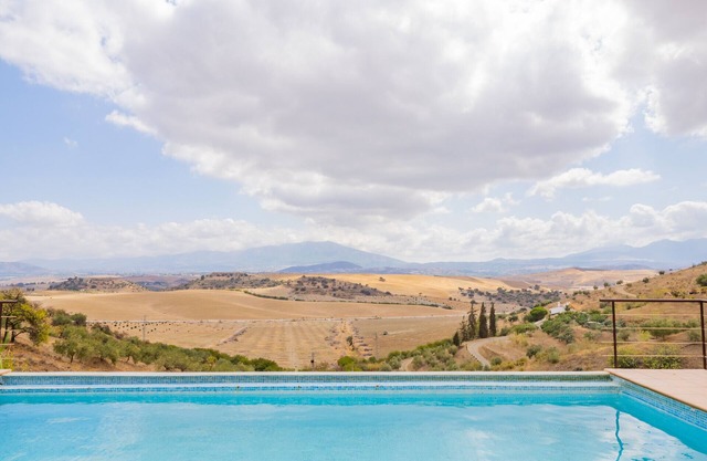 Cubo's Casa Rural Vistabella Cartama /infinity pool /views