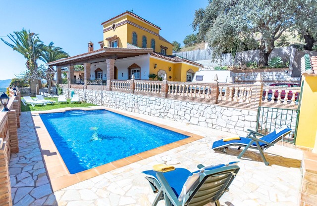 Cubo's Villa Ana Valtocado. Spectacular views and private pool