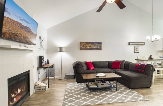 Cubs On May-Mesa/Tempe Townhome-Prime Location! Walk to Sloan Park!