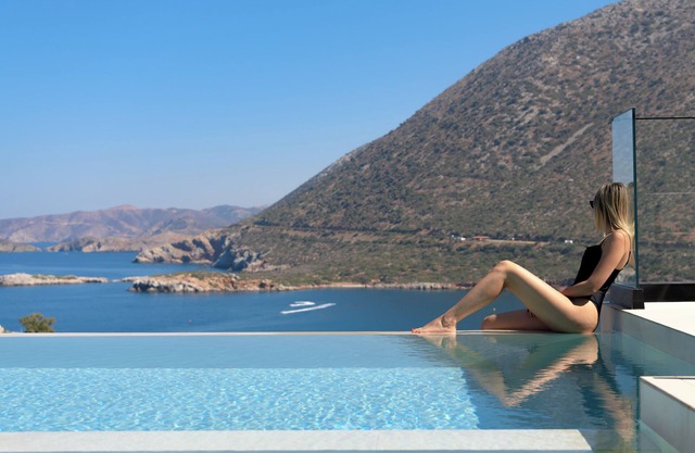 Cueva Villa III, with Pool, SeaViews & walk to Sea