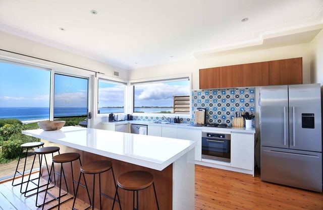 Culburra Beachhouse- Absolute Beachfront with Beach Access