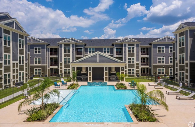 Cullen 8202 I Modern Design I 2bd/2bth I Parking