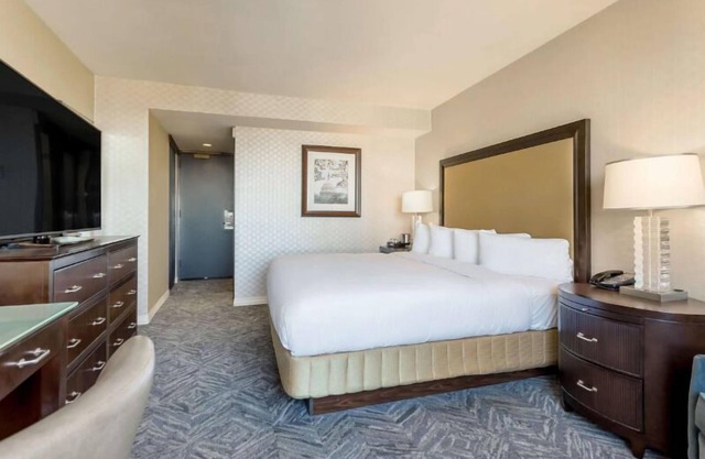 Cultural District Getaway! Pets Allowed, Outdoor Swimming Pool!