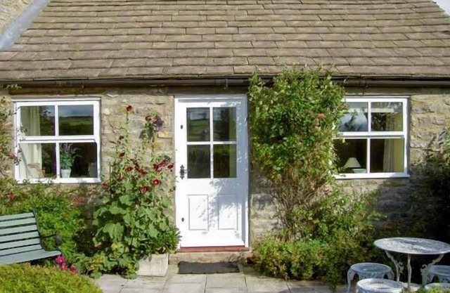 CURLEW COTTAGE, character holiday cottage in Barnard Castle