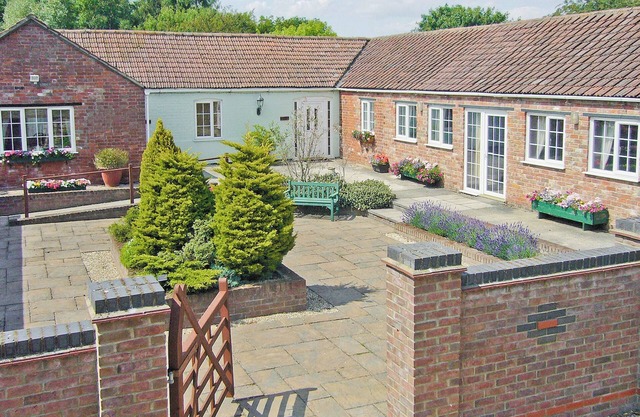 Curlew Cottage - E3752