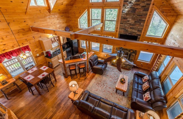 Custom Built Cabin with Sauna, Hot Tub & Wrap Around Porch, Pet Friendly 3BR 3BA