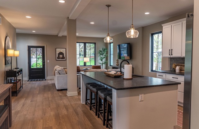 CUSTOM FALCON PUTTING GREEN and Luxury combined to create your DREAM stay here in the heart of Bowling Green