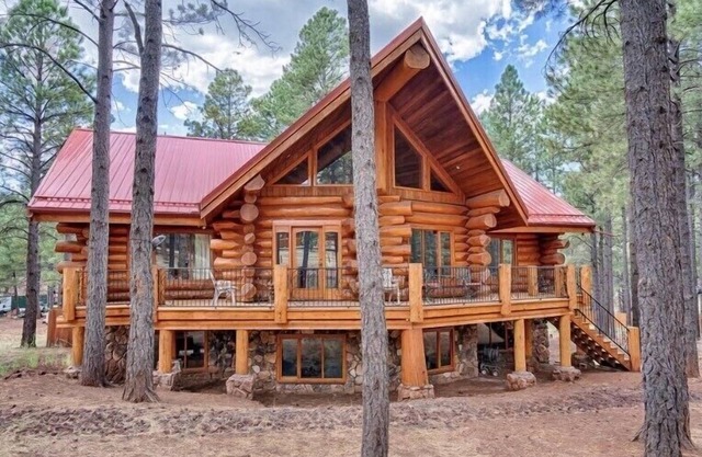 Custom Log Cabin in the Pines with all the Amenities & Views