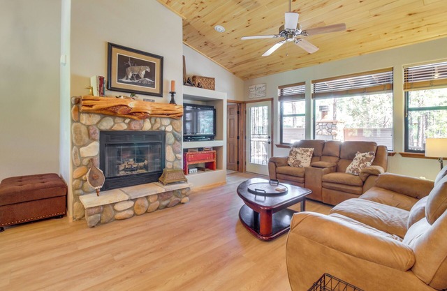 Custom Show Low Cabin w/Deck at Torreon Resort