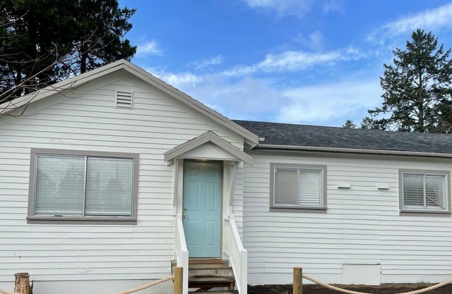 Cute 2 Bedroom, Close to Long Beach and Cape Disappointment, *Off Highway 101*