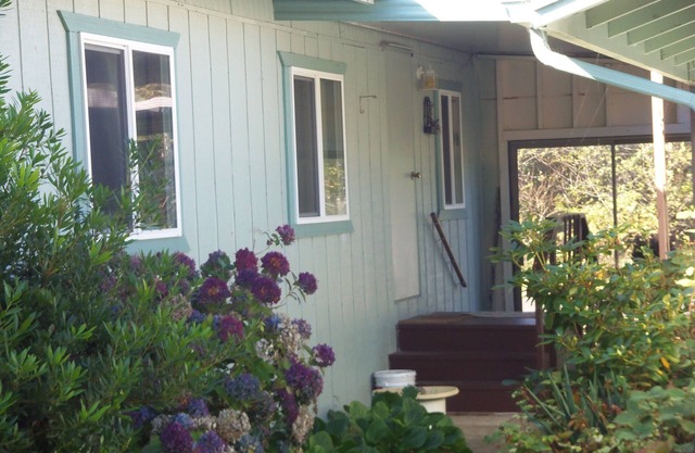 Cute 2 Bedroom house 3 blocks from the Beach