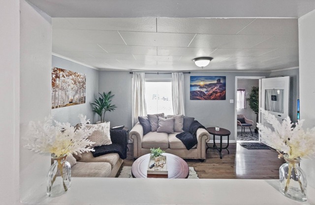 Cute and Comfortable, pet-friendly, close to many amazing attractions.