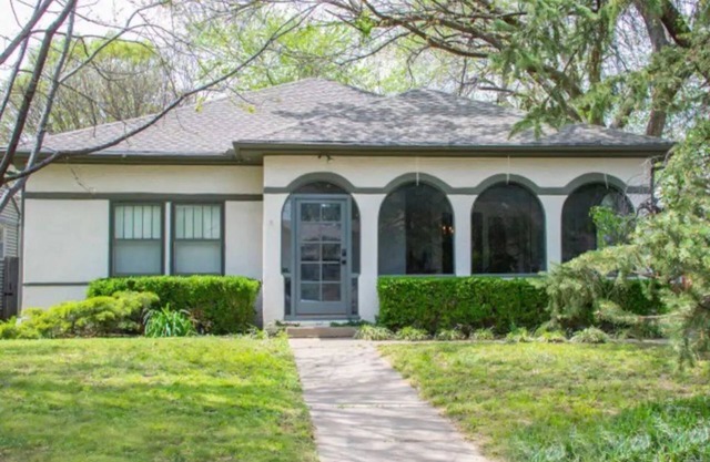 Cute and Cozy Brookside/Gathering Place Bungalow.