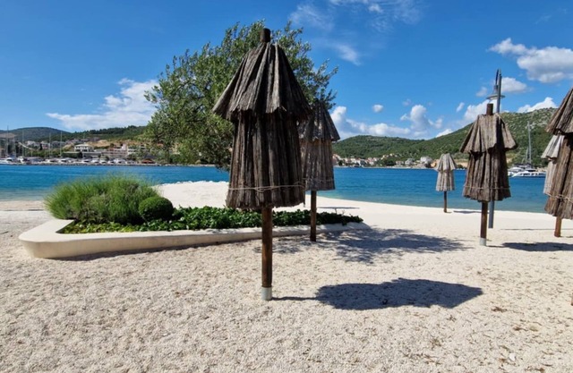 Cute apartment in stone house near sea