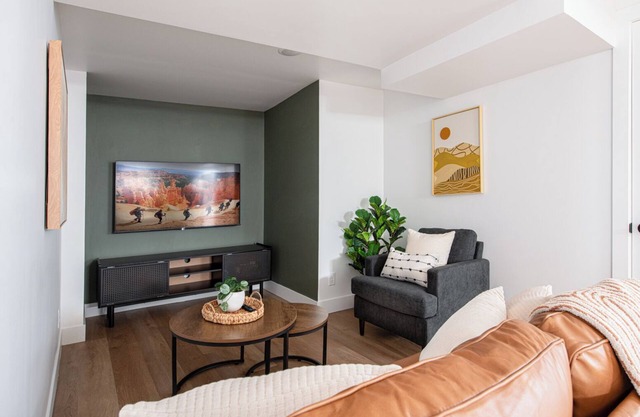 Cute Basement Apt: 12min Walk to Shakespeare Fest or Explore Nat'l parks
