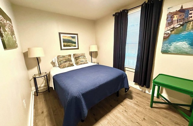 Cute Condo Near Downtown