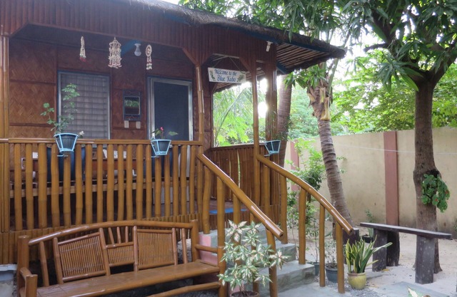 Cute , cool Blue Kubo near the beach